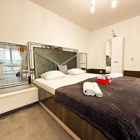 The Royal - Studio With Balcony & Panoramic View Craiova Exterior foto